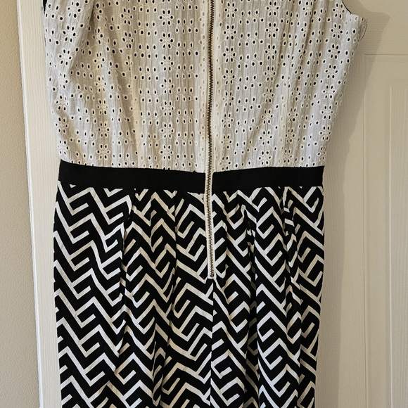 Dress - Picture 2 of 4